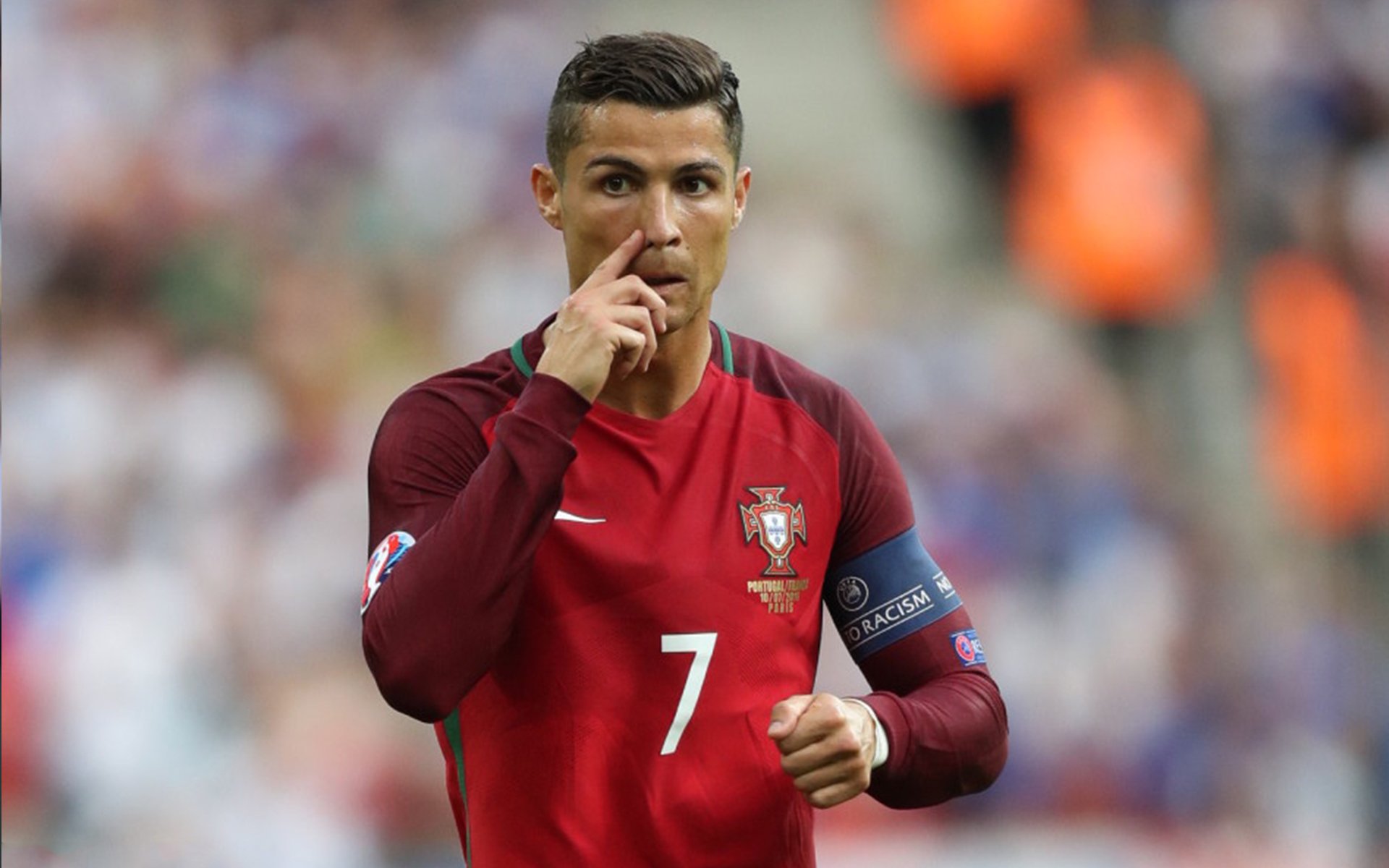 “诺克·达维德·彼得森的赛场表现引起橄榄球圈广泛关注”